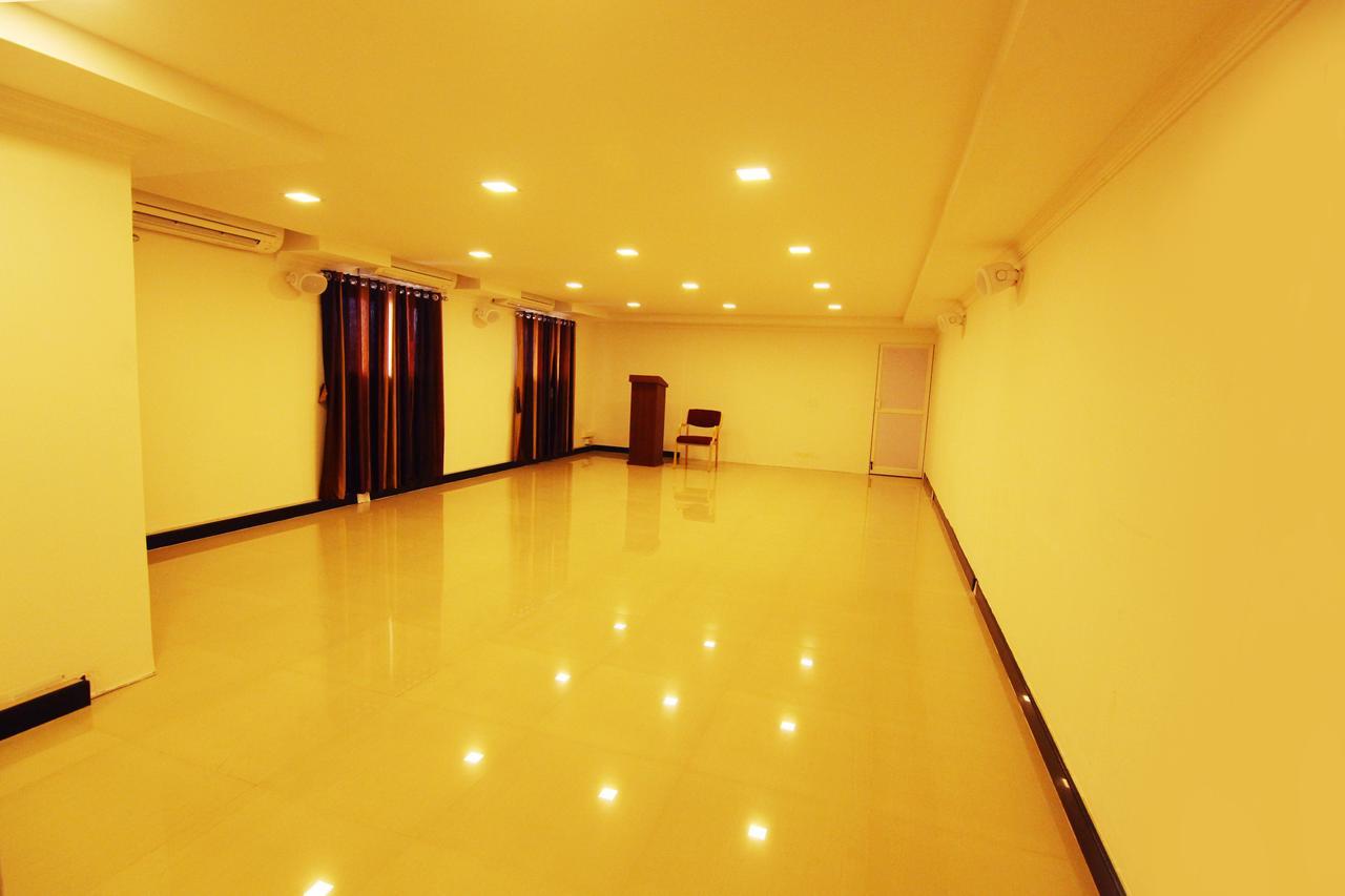 Oyo 18604 Puthens Capitol Inn Kochi Extérieur photo