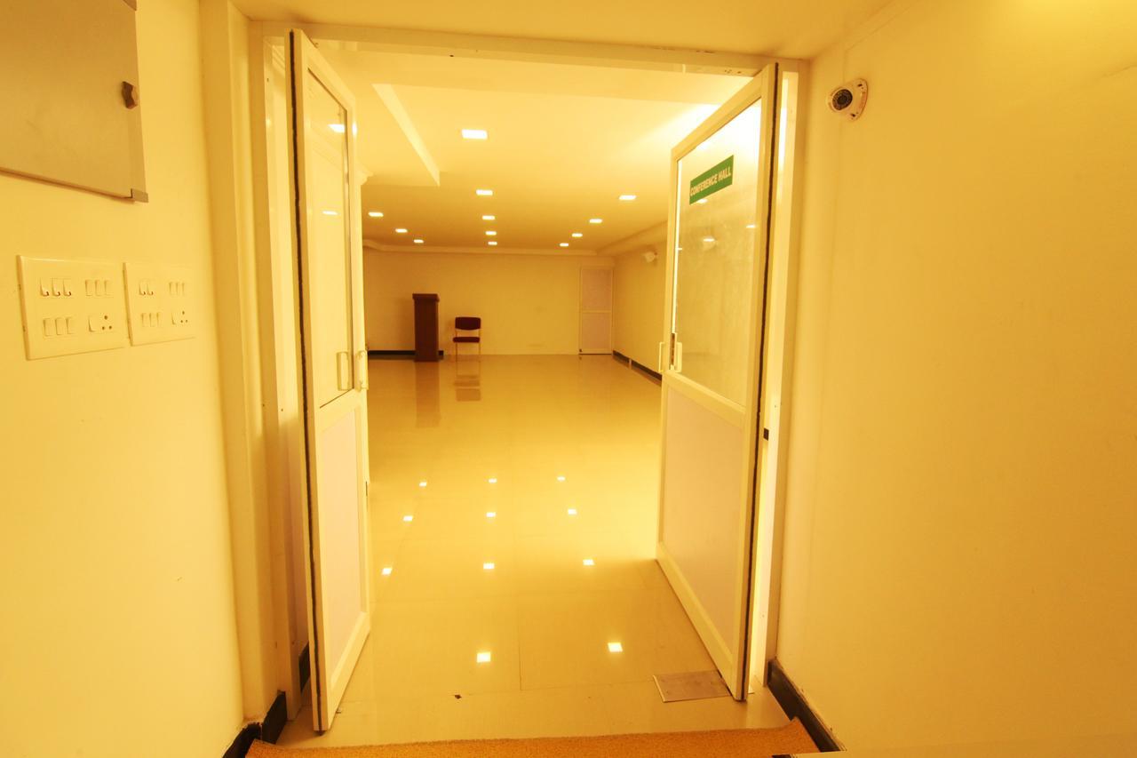 Oyo 18604 Puthens Capitol Inn Kochi Extérieur photo