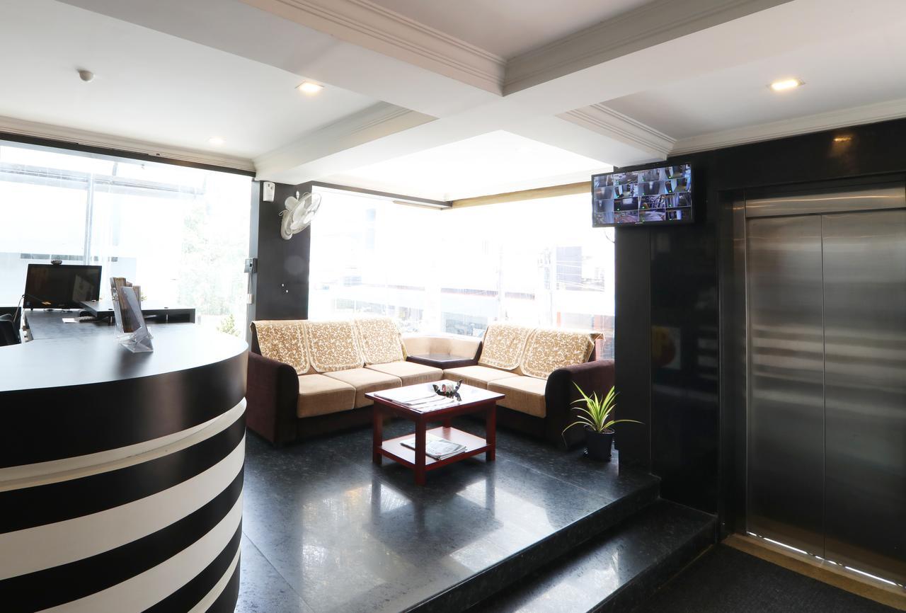 Oyo 18604 Puthens Capitol Inn Kochi Extérieur photo