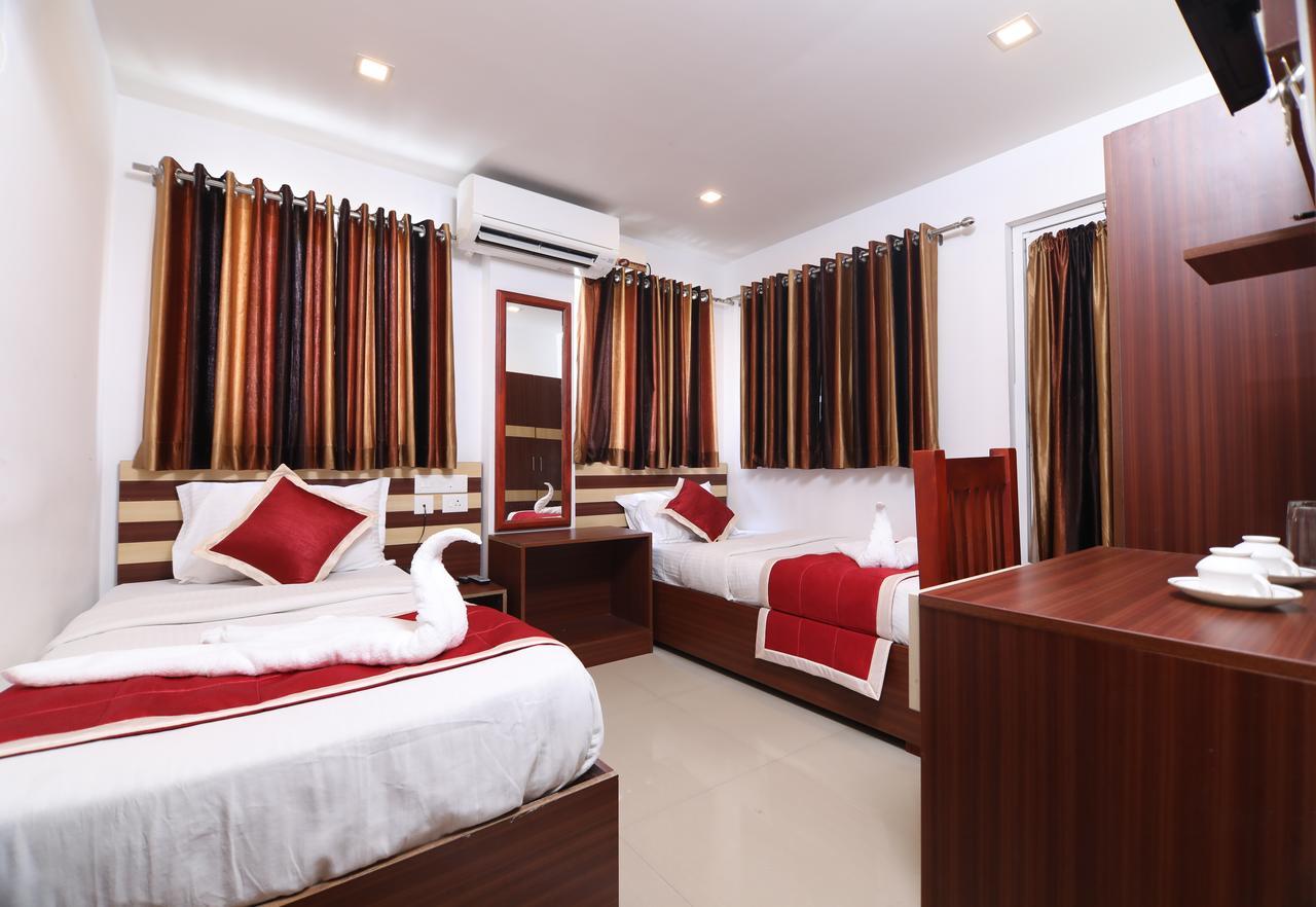 Oyo 18604 Puthens Capitol Inn Kochi Extérieur photo
