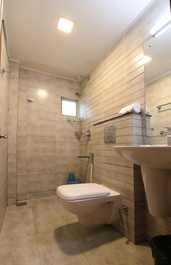 Oyo 18604 Puthens Capitol Inn Kochi Extérieur photo