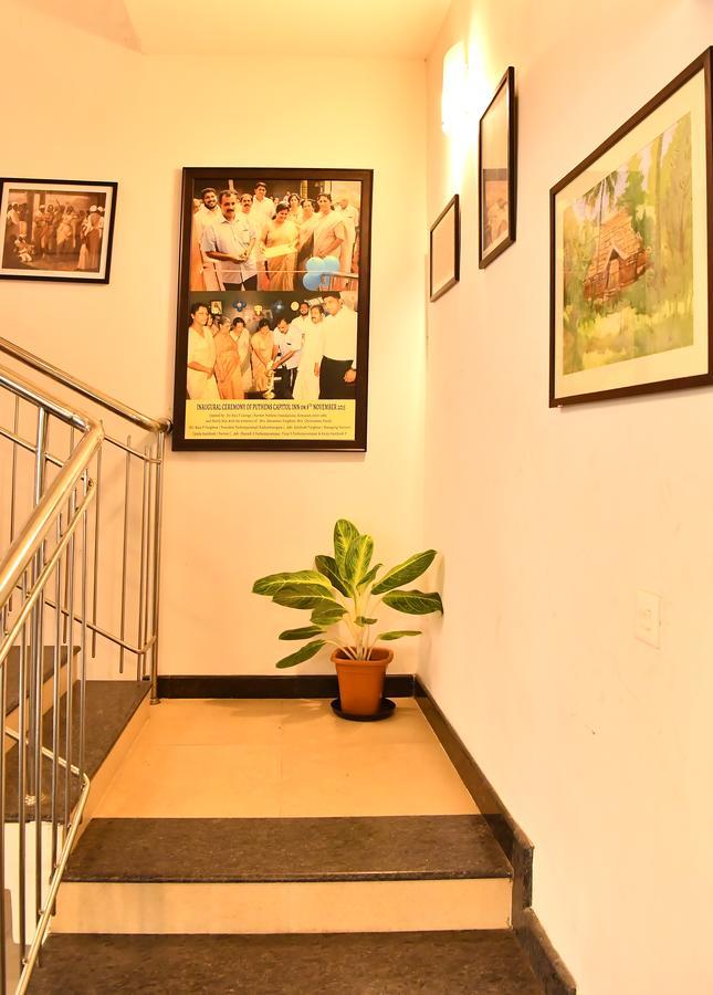 Oyo 18604 Puthens Capitol Inn Kochi Extérieur photo