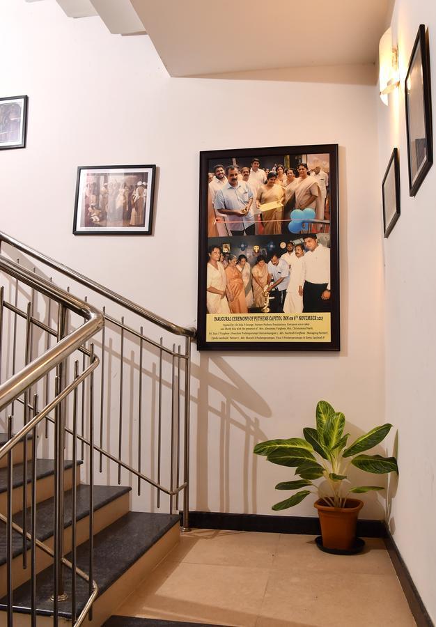 Oyo 18604 Puthens Capitol Inn Kochi Extérieur photo