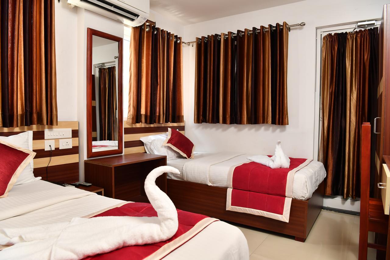 Oyo 18604 Puthens Capitol Inn Kochi Extérieur photo
