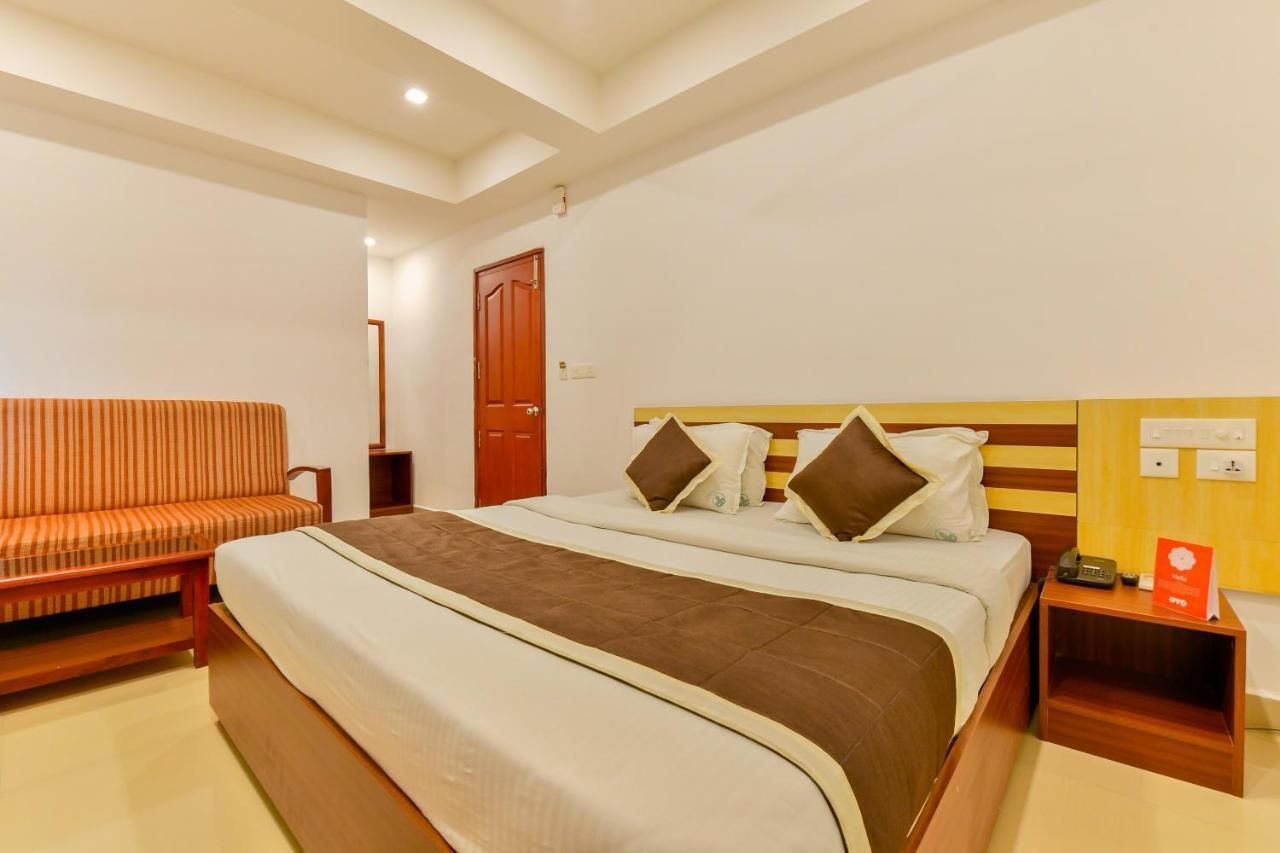 Oyo 18604 Puthens Capitol Inn Kochi Extérieur photo